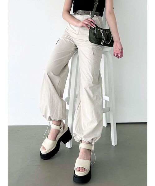 EMODA(エモダ)の「2WAYワイドカーゴパンツ(カーゴパンツ・レディース・アイボリー/カーキ/ブラック・SMALL/MEDIUM)」の16枚目の写真