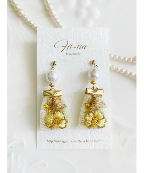 tone(トーン)の「【Hi-na】バロックパール×フラワー刺繍リボンタッセル ピアス(MA)(ピアス(両耳用)・レディース・ブルー/イエロー・FREE)」の2枚目の写真