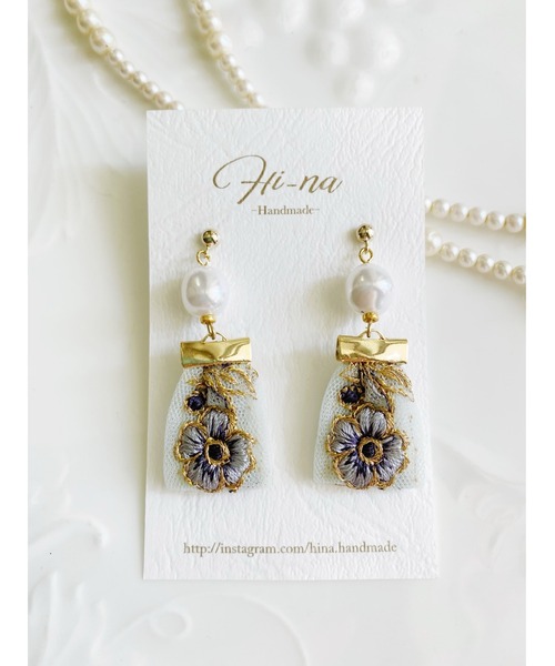 tone(トーン)の「【Hi-na】バロックパール×フラワー刺繍リボンタッセル ピアス(MA)(ピアス(両耳用)・レディース・ブルー/イエロー・FREE)」の1枚目の写真