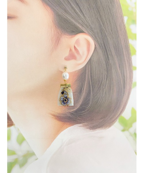 tone(トーン)の「【Hi-na】バロックパール×フラワー刺繍リボンタッセル ピアス(MA)(ピアス(両耳用)・レディース・ブルー/イエロー・FREE)」の7枚目の写真
