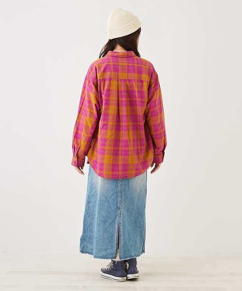 CUBE SUGAR（キューブシュガー）の「空紡糸先染めチェック柄ビッグシャツ（シャツ/ブラウス・レディース・マスタード/ピンク/グリーン/マルチ/グレー・M）」の7枚目の写真