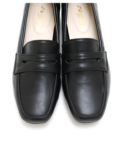 grandfleur（グランドフルール）の「3ｃｍヒール/スクエアトゥ コインローファー パンプス（ローファー・レディース・キャメル/ブラック/グレイッシュベージュ・24.0cm/22.5cm/23.5cm/24.5cm/23.0cm）」の11枚目の写真