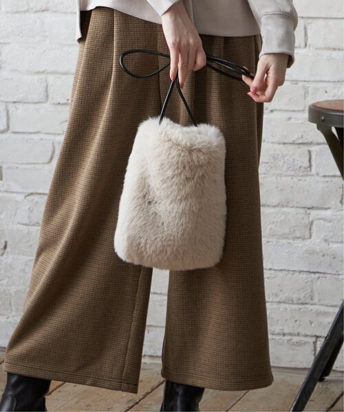 ikka（イッカ）の「エコファーふわふわミニショルダーバッグ（ショルダーバッグ・レディース・パープル/ブラウン/ダークグレー/オフホワイト・FREE）」の6枚目の写真