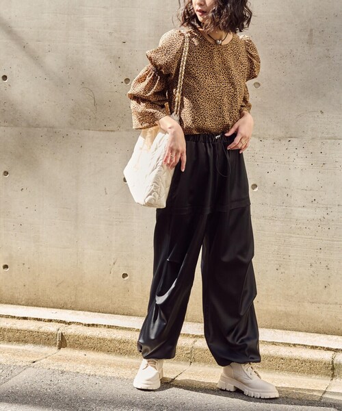 FREE'S MART(フリーズマート)の「◆サテンパラシュ-トパンツ(カーゴパンツ・レディース・ホワイト/ブラック・MEDIUM/SMALL)」の13枚目の写真