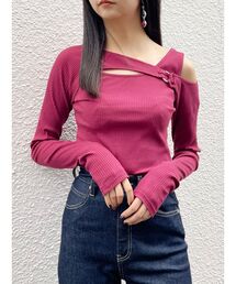 リングデコルテカットトップス