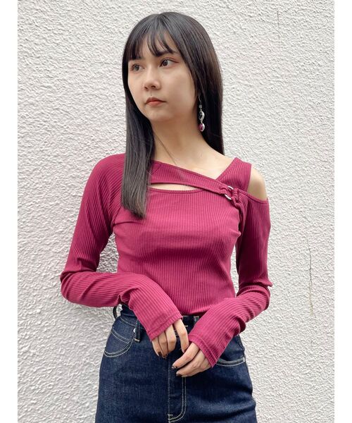 MURUA（ムルーア）の「リングデコルテカットトップス（Tシャツ/カットソー・レディース・アイボリー/ブラック/ワイン・FREE）」の4枚目の写真