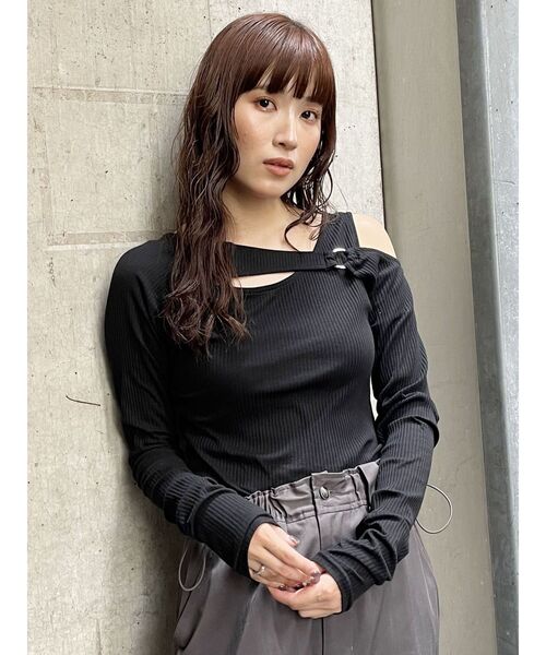 MURUA（ムルーア）の「リングデコルテカットトップス（Tシャツ/カットソー・レディース・アイボリー/ブラック/ワイン・FREE）」の10枚目の写真