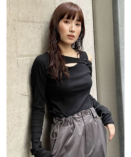 MURUA（ムルーア）の「リングデコルテカットトップス（Tシャツ/カットソー・レディース・アイボリー/ブラック/ワイン・FREE）」の11枚目の写真