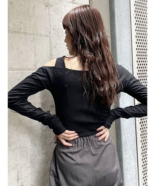 MURUA（ムルーア）の「リングデコルテカットトップス（Tシャツ/カットソー・レディース・アイボリー/ブラック/ワイン・FREE）」の13枚目の写真