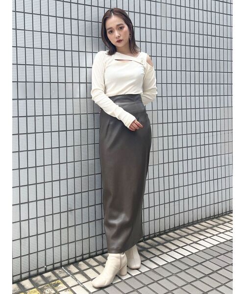 MURUA（ムルーア）の「リングデコルテカットトップス（Tシャツ/カットソー・レディース・アイボリー/ブラック/ワイン・FREE）」の14枚目の写真