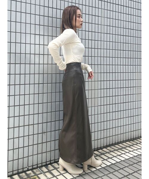 MURUA（ムルーア）の「リングデコルテカットトップス（Tシャツ/カットソー・レディース・アイボリー/ブラック/ワイン・FREE）」の22枚目の写真