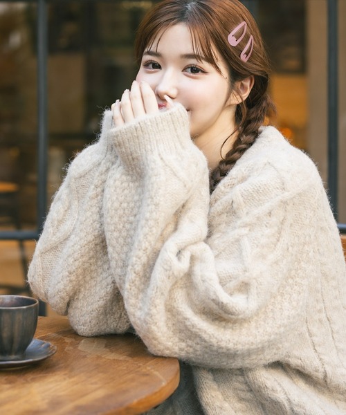 MIEL CRISHUNANT（ミエルクリシュナ）の「ケーブル柄クルーネックプルオーバーニットトップス（ニット/セーター・レディース・ブラック/ホワイト/ベージュ・FREE）」の3枚目の写真