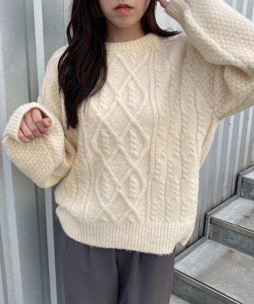 MIEL CRISHUNANT（ミエルクリシュナ）の「ケーブル柄クルーネックプルオーバーニットトップス（ニット/セーター・レディース・ブラック/ホワイト/ベージュ・FREE）」の17枚目の写真