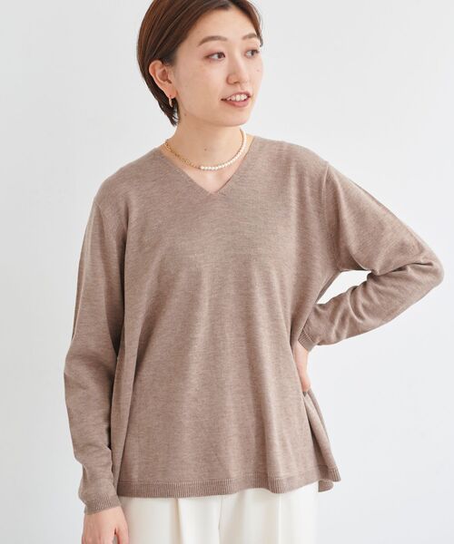 le.coeur blanc（ルクールブラン）の「フレアVネックプルオーバー（ニット/セーター・レディース・レッド/ベージュ/ダークグレー・38）」の5枚目の写真