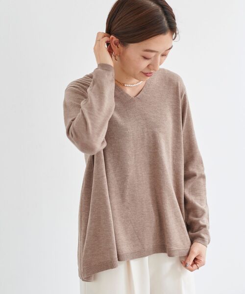 le.coeur blanc（ルクールブラン）の「フレアVネックプルオーバー（ニット/セーター・レディース・レッド/ベージュ/ダークグレー・38）」の6枚目の写真