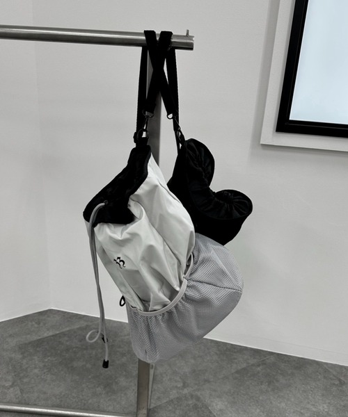 jiasecond.（ジアセカンド）の「【jiasecond.】メッシュ切替えリュックサック / 鞄 バッグ BAG リュック バックパック 巾着 メッシュ ブラック グレー ZOZOTOWN限定（バックパック/リュック・レディース・ブラック/グレー・FREE）」の2枚目の写真
