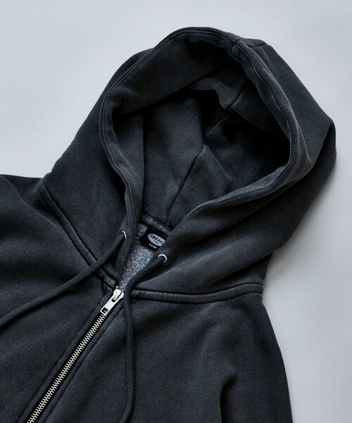 FREAK'S STORE（フリークスストア）の「限定展開 リラックスフィット ピグメント加工  ジップアップ スウェットパーカー/裏起毛（パーカー・メンズ・ネイビー/ベージュ/ブラック・MEDIUM/LARGE/SMALL）」の7枚目の写真