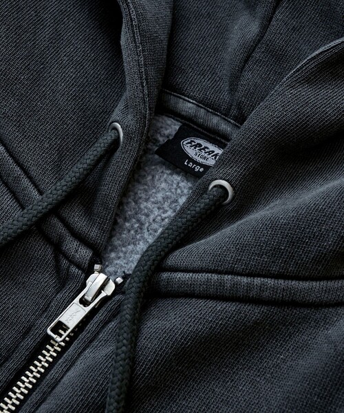 FREAK'S STORE（フリークスストア）の「限定展開 リラックスフィット ピグメント加工  ジップアップ スウェットパーカー/裏起毛（パーカー・メンズ・ネイビー/ベージュ/ブラック・MEDIUM/LARGE/SMALL）」の8枚目の写真