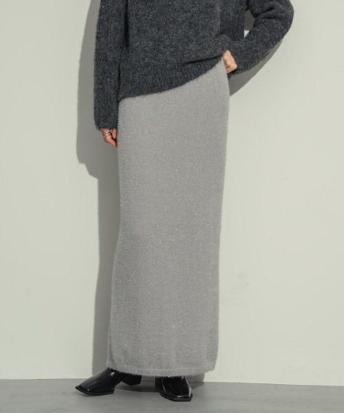 NEUNA（ヌナ）の「【ウエストゴムで歩きやすい】スリット入りラメロングスカート（スカート・レディース・ブラック/アイボリー/グレー・SMALL/FREE）」の3枚目の写真