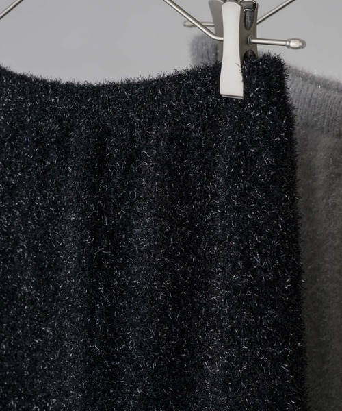 NEUNA（ヌナ）の「【ウエストゴムで歩きやすい】スリット入りラメロングスカート（スカート・レディース・ブラック/アイボリー/グレー・SMALL/FREE）」の4枚目の写真