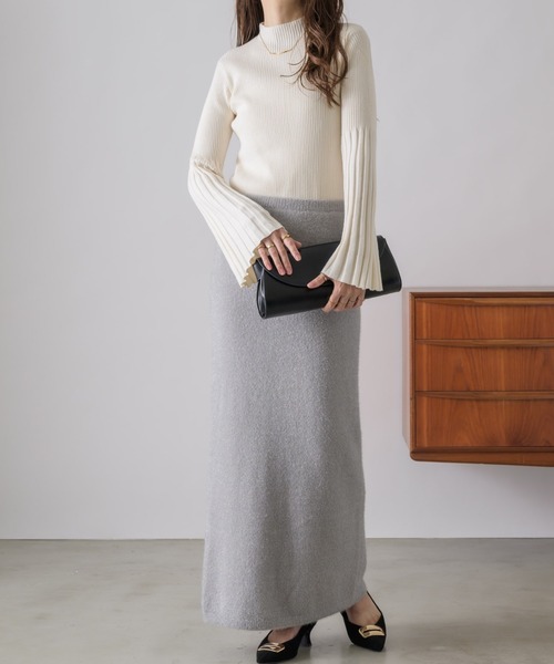 NEUNA（ヌナ）の「【ウエストゴムで歩きやすい】スリット入りラメロングスカート（スカート・レディース・ブラック/アイボリー/グレー・SMALL/FREE）」の14枚目の写真