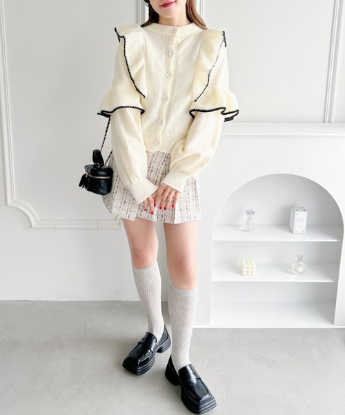 Loueme(ルエム)の「バイカラーボリュームフリルニットカーディガン(カーディガン/ボレロ・レディース・アイボリー/レッド/ブラック・FREE)」の9枚目の写真