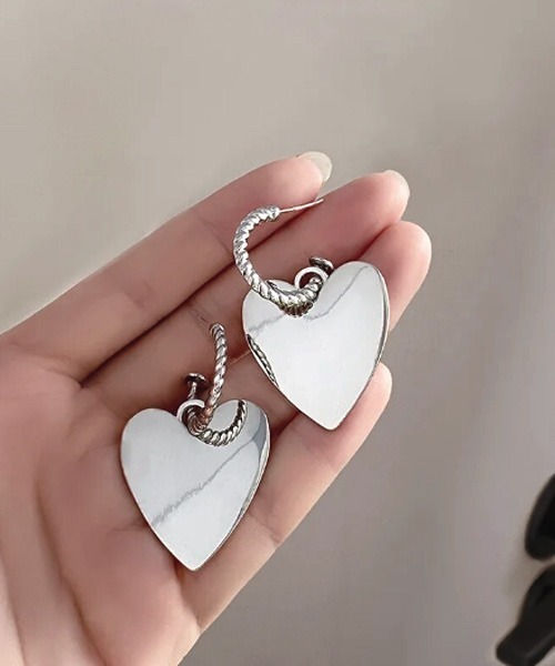 TONE SELECT GOODS（トーンセレクトグッズ）の「【resonance】ハートモチーフ ヴィンテージデザイン シルバー ピアス【マルチウェイ】（ピアス（両耳用）・レディース・シルバー・FREE）」の4枚目の写真