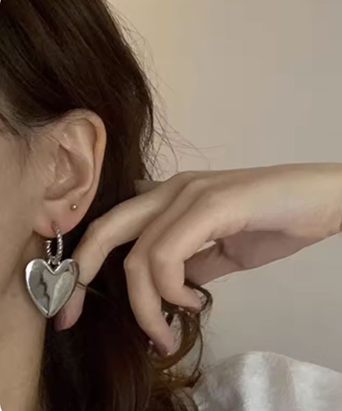 TONE SELECT GOODS（トーンセレクトグッズ）の「【resonance】ハートモチーフ ヴィンテージデザイン シルバー ピアス【マルチウェイ】（ピアス（両耳用）・レディース・シルバー・FREE）」の5枚目の写真