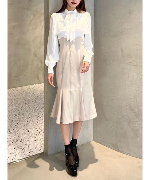 EATME（イートミー）の「ボウタイケープワンピース（ワンピース・レディース・ブラック/その他1/ベージュ・SMALL/MEDIUM）」の4枚目の写真