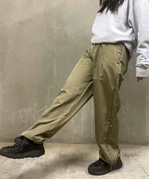 COMON+(コモンプラス)の「スピンドル 付き ワイド シルエット パラシュートパンツ(カーゴパンツ・レディース・ブラック/ブラウン/カーキ・M/L)」の13枚目の写真