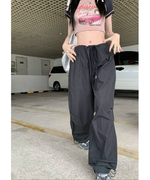 COMON+(コモンプラス)の「スピンドル 付き ワイド シルエット パラシュートパンツ(カーゴパンツ・レディース・ブラック/ブラウン/カーキ・M/L)」の19枚目の写真