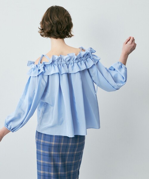 DEICY（デイシー）の「フリルギャザーオフショルブラウス（シャツ/ブラウス・レディース・ライトブルー/ベージュ/オフホワイト・FREE）」の6枚目の写真