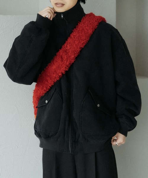 epnok（エプノック）の「プードルファーショルダーバッグ（ショルダーバッグ・メンズ・レッド/グレー/ブラック・ONE SIZE）」の4枚目の写真