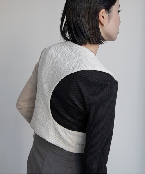 VACANCY(ヴァカンシー)の「カットキルティングウェーブベスト(ベスト・レディース・アイボリー/ブラック・FREE)」の8枚目の写真