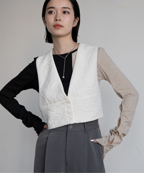VACANCY(ヴァカンシー)の「カットキルティングウェーブベスト(ベスト・レディース・アイボリー/ブラック・FREE)」の4枚目の写真