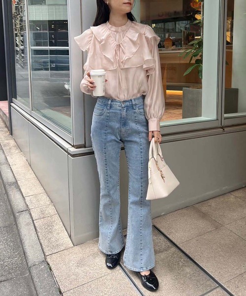 one after another NICE CLAUP(ワンアフターアナザーナイスクラップ)の「カラー取り外しフリルブラウス(シャツ/ブラウス・レディース・ベージュ/グレー/ホワイト・FREE)」の4枚目の写真
