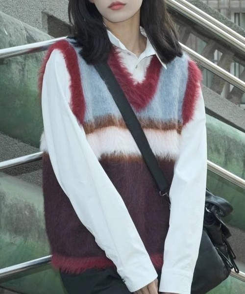 SEN TOKYO（セントーキョー）の「コーデの主役に。マルチボーダーニットベスト（ベスト・レディース・ブルー/レッド・M/L）」の4枚目の写真