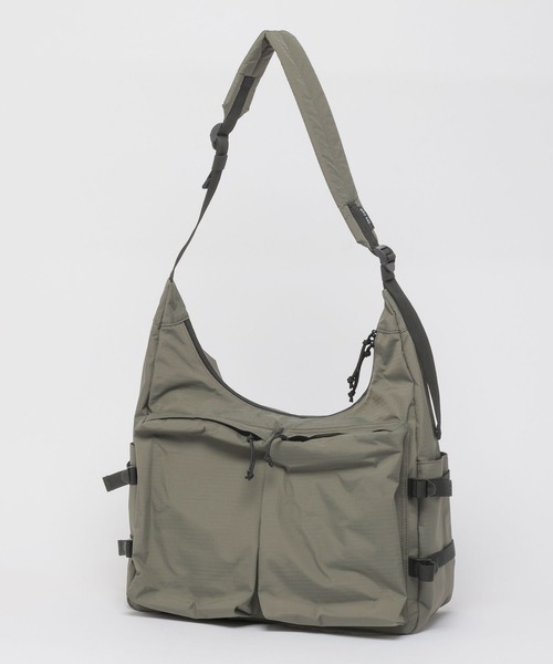 niko and...(ニコアンド)の「リップポケットショルダーバッグ(ショルダーバッグ・メンズ・カーキ/ブラック・FREE)」の8枚目の写真