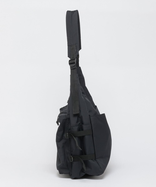 niko and...(ニコアンド)の「リップポケットショルダーバッグ(ショルダーバッグ・メンズ・カーキ/ブラック・FREE)」の10枚目の写真