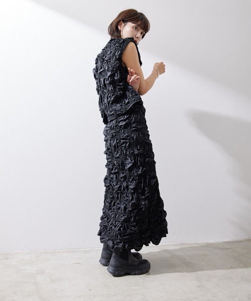 ear PAPILLONNER（イアパピヨネ）の「《セットアップ可》シワ加工スカート【SUM1 STYLE(スミスタイル)】（スカート・レディース・ブラック/アイボリー/カーキ・FREE）」の8枚目の写真