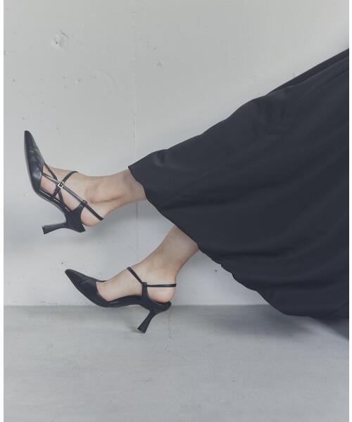 EDIT COLOGNE(エディットコロン)の「ナロークロスストラッフパンプス(パンプス・レディース・ライトグリーン/ベージュ/ブラック・23.0cm/23.5cm/24.0cm)」の2枚目の写真