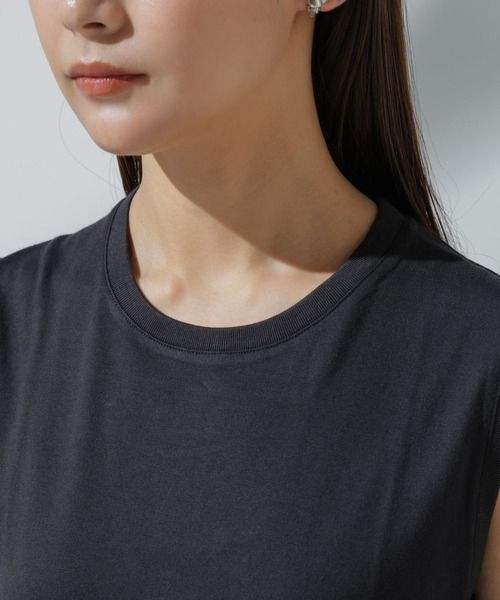 NANO universe（ナノユニバース）の「Anti Soaked(R) 汗染み防止 ノースリーブTシャツ（Tシャツ/カットソー・レディース・チャコール/グレー系その他4/ホワイト/ブラック・S/M）」の5枚目の写真