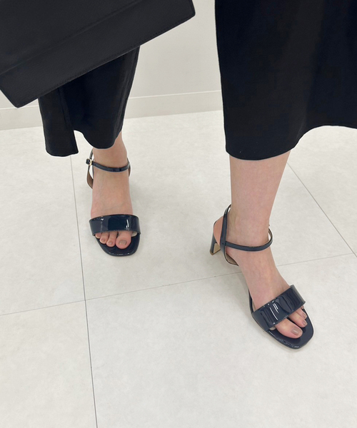 CORSO ROMA 9/コルソローマノーヴェ】エナメルサンダル