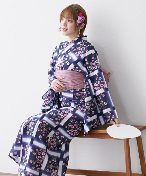 nissen（ニッセン）の「1人で着られる二部式浴衣　選べる5柄（浴衣・レディース・ホワイト×ネイビー/ブラック系/ベージュ系/ホワイト系/ネイビー系・S～Ｍ/L～LL）」の2枚目の写真