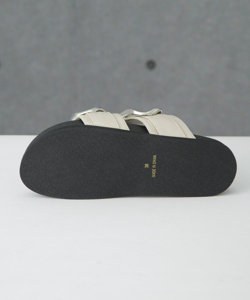 NANO universe(ナノユニバース)の「メタルバックルベルテッドサンダル(サンダル・レディース・ブラック/ライトベージュ・36/37/38)」の9枚目の写真