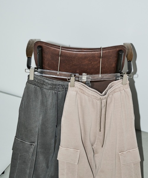 AIC.（エーアイシー）の「ピグメント加工裏毛カーゴパンツ