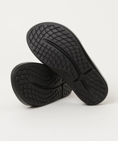 OOFOS(ウーフォス)の「ウーフォス OOFOS OOriginal_Black(サンダル・メンズ・ブラック・29.0cm/27.0cm/28.0cm/23.0cm/24.0cm/25.0cm/26.0cm)」の3枚目の写真