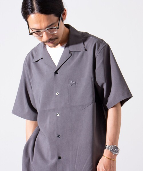 GLOSTER（グロスター）の「【GLOSTER/グロスター】フレンチブルドッグ刺繍 COOLMAX オープンカラーシャツ（シャツ/ブラウス・メンズ・オリーブ/ブラック系その他/ダークネイビー/ベージュ・M/L/S）」の2枚目の写真