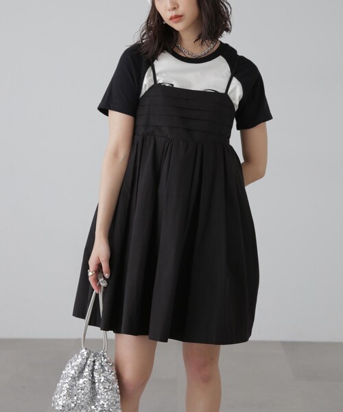 FREE'S MART（フリーズマート）の「コットンタックデザインミニキャミソールワンピース（ワンピース・レディース・ホワイト/ブラック・MEDIUM/SMALL）」の2枚目の写真