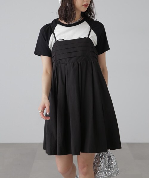 FREE'S MART（フリーズマート）の「コットンタックデザインミニキャミソールワンピース（ワンピース・レディース・ホワイト/ブラック・MEDIUM/SMALL）」の4枚目の写真